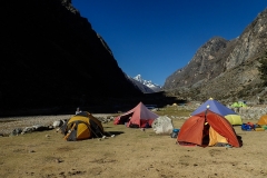 Santa Cruz Trek; Zeltplatz Llamacorral (~3890 m). Halbe Wegstrecke zum Alpamayo BC