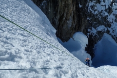 Steile Passage zum Alpamayo HC. Sicherung empfehlenswert.