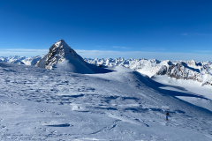 Die Nordseite des Pfaff war gut zu gehen, oben dann bis auf den Altschnee bzw. Eis abgeblasen