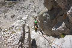 Die erste Länge verläuft noch im Bachbett, entsprechend abgerundet und unangenehm sind die Griffe