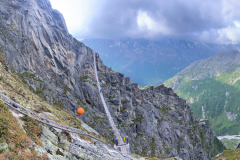 Tags darauf leider schlechtes Wetter und statt dem Hüttengrat wandern wir zur Hängebrücke und gruseln uns über der Schlucht