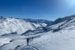 zum Piz Rims über die Nordseite verwinkelte Routenführung durch die Steilstellen