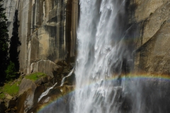 Nach zwanzig Minuten kommt de erste Wasserfall...