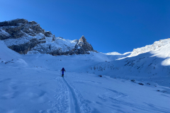 Hier geht es links zum Tribulaun (via Hütte) und rechts zur Pflerscher Scharte. Bis hierhin effektiv aber bissl fad auf Forstweg