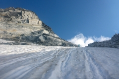 links Turnerkamp S-Grat, rechts die Sattelschneid, dazwischen auf 3220m die Scharte