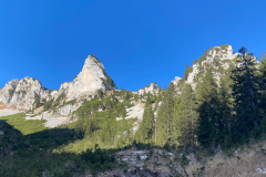Die Seebenspitze vom Zustieg kurz nach Ende der Forststrasse hinter der Vilser Alpe