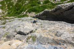 Die erste Seillänge geht gleich recht steil mit feiner Kletterei los (6a(+))