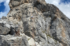 Am Westgrat runter wechselt ein Weg mit leichtem abklettern und Abseilstellen (alle gut eingerichtet). Hier die Sohmplatte